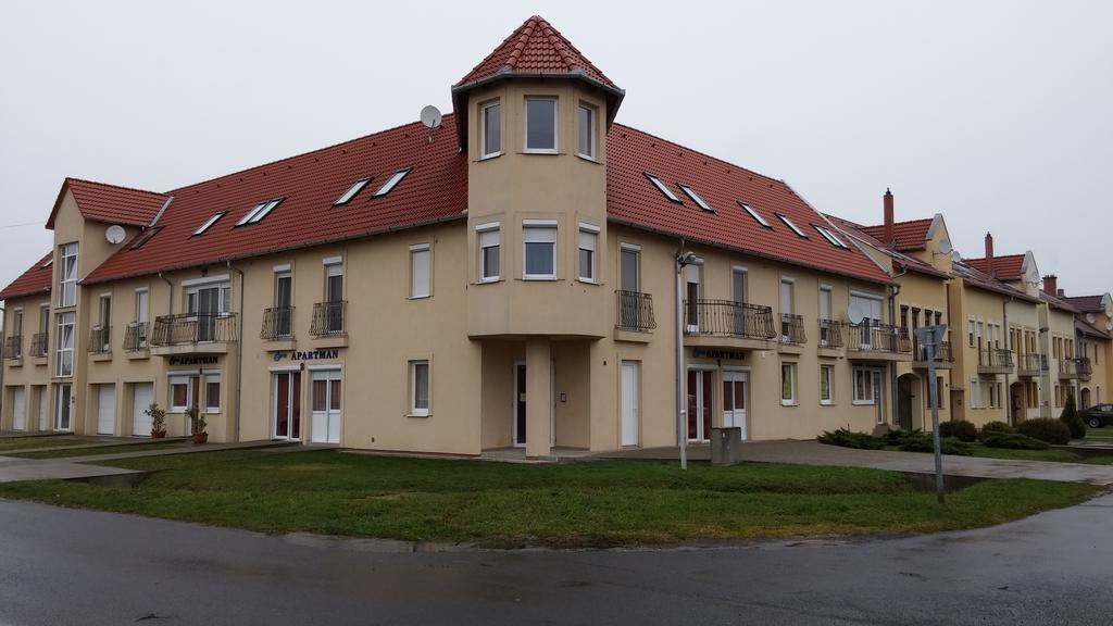 Eva Apartman Szigetvár Quarto foto